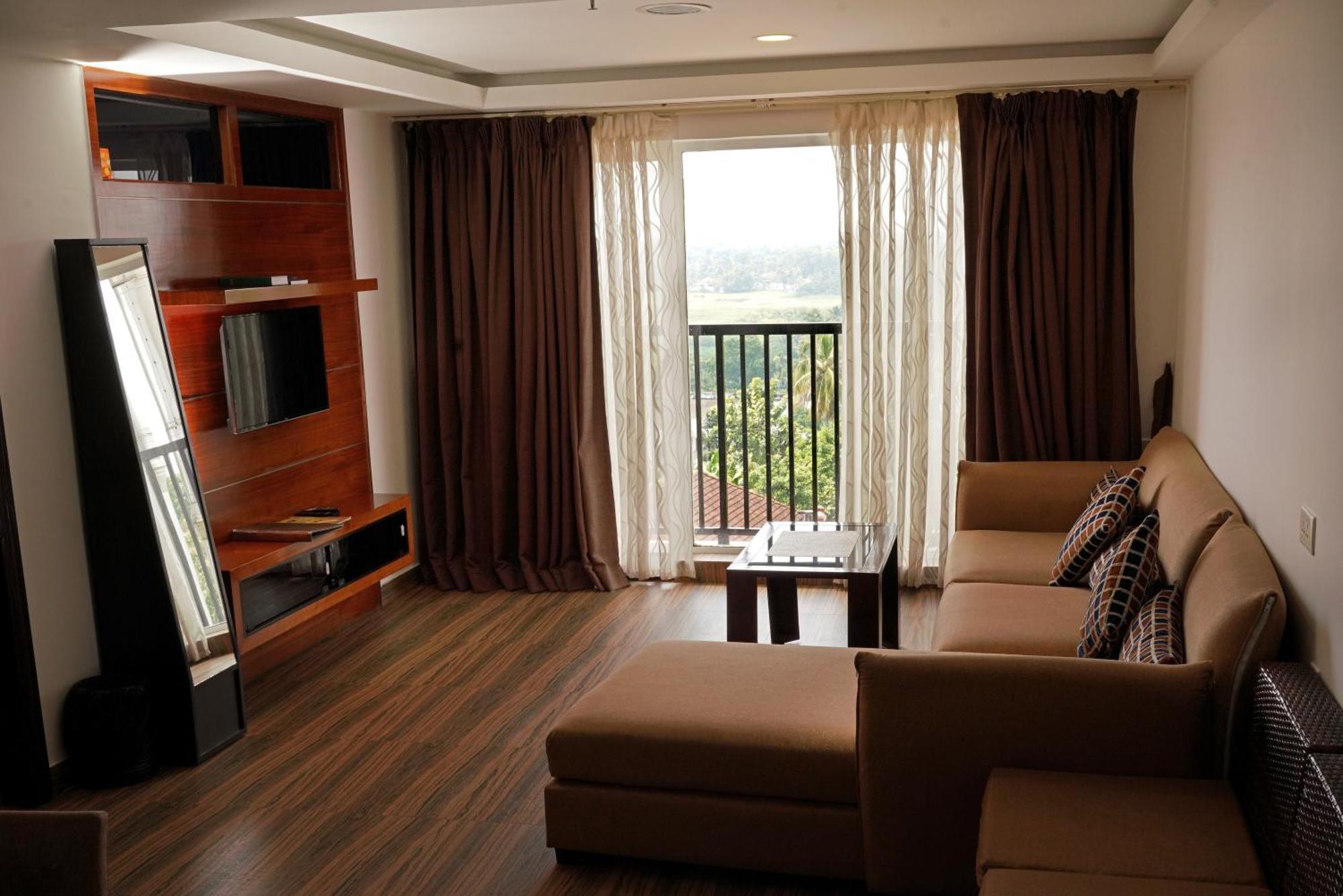 Kga Elite Continental Hotel Tiruvalla Εξωτερικό φωτογραφία